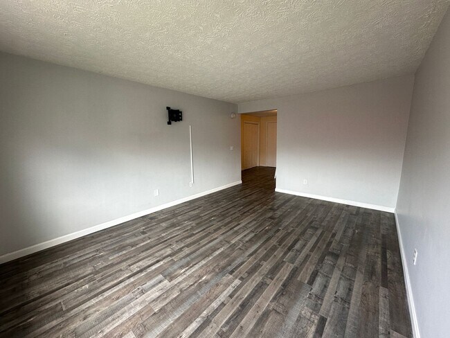 Foto del edificio - Spacious 2 Bedroom, 1 Bathroom On The West...