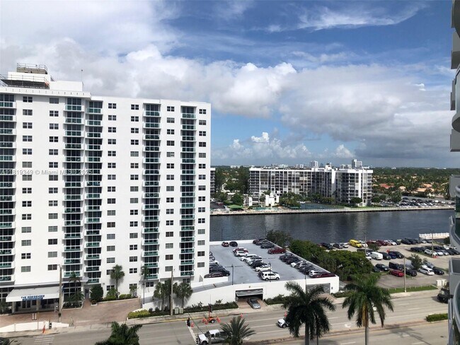 Building Photo - 3001 S Ocean Dr