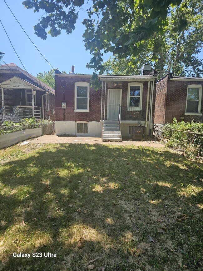 Building Photo - 5637 Wabada Ave