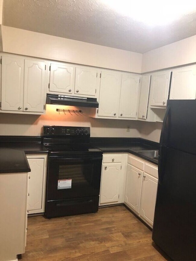 Building Photo - 1126 Scottsdale Dr