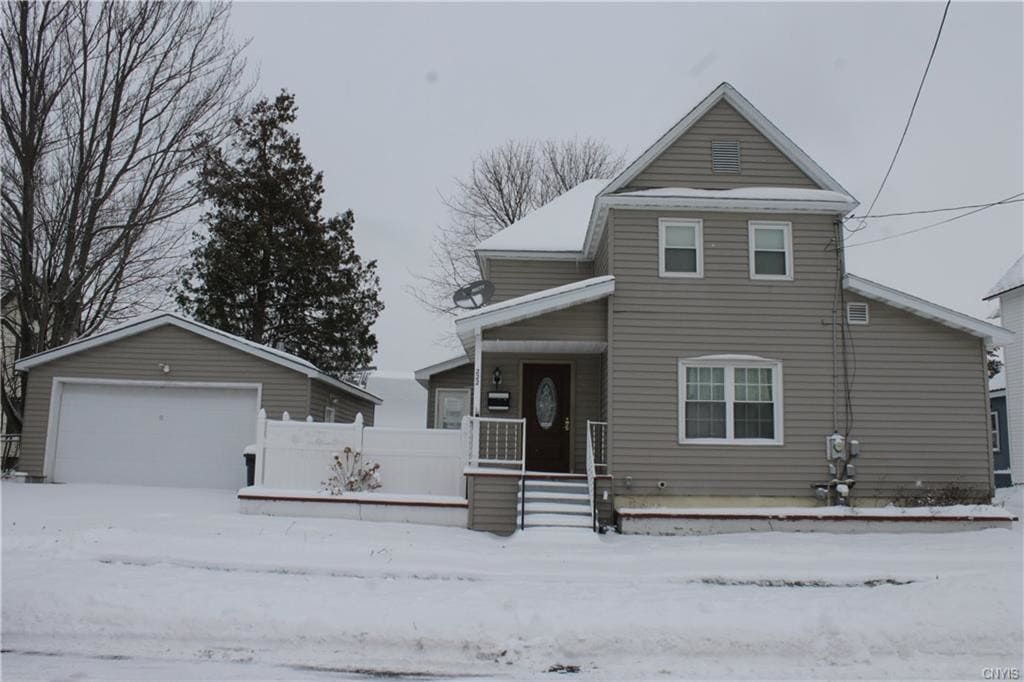 Primary Photo - 222 Gale St