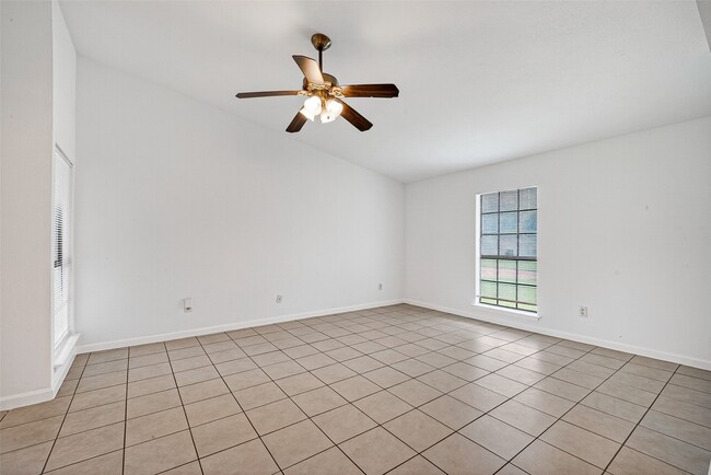 Foto del edificio - 14219 Dartwood Dr