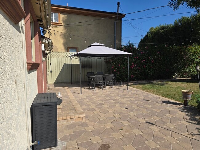 Foto del edificio - 8834 Boyar Ave