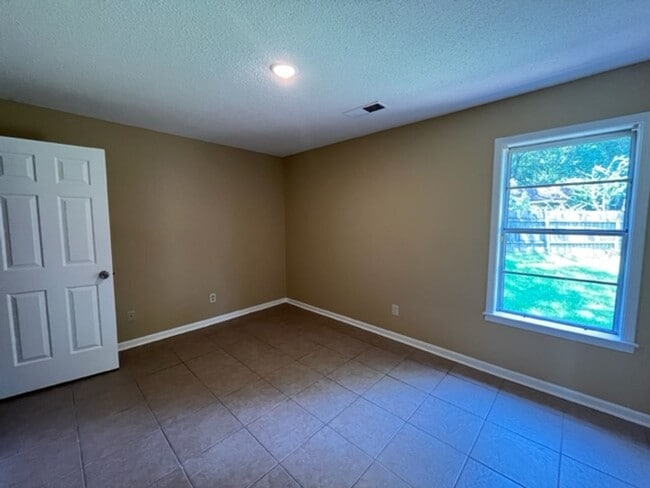 Building Photo - Renovated 4 Bedroom 2 Bath home for Rent!