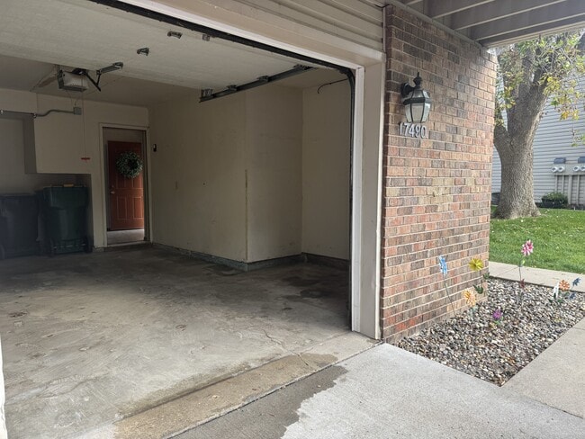 Building Photo - 17490 Pond Cir