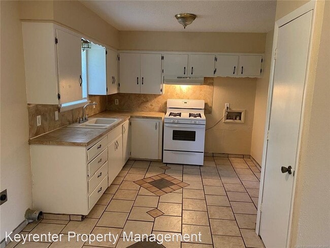 Building Photo - 3 br, 1 bath House - 5507 N Iroquois Ave