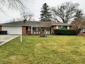 Building Photo - 1405 N Briar Rd