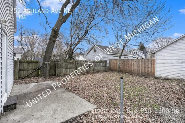 Building Photo - 1352 Ashland Ave NE