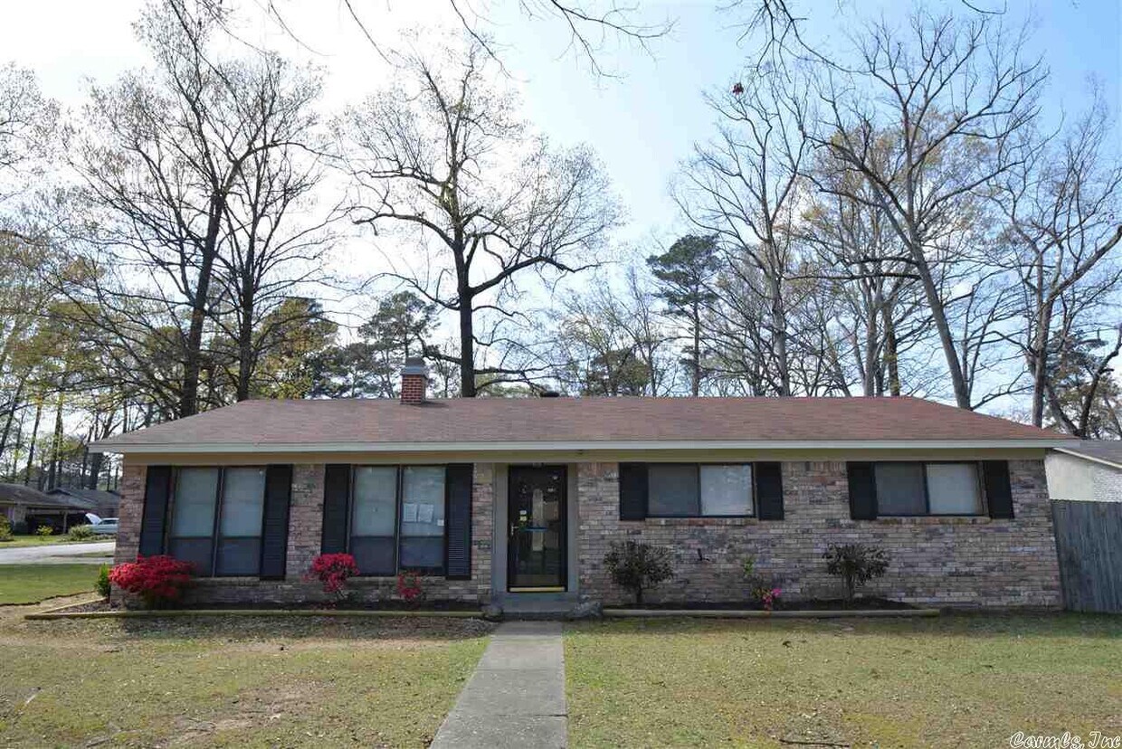 Primary Photo - 9412 Warren Dr
