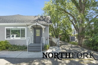 Building Photo - 1110 Manor Dr