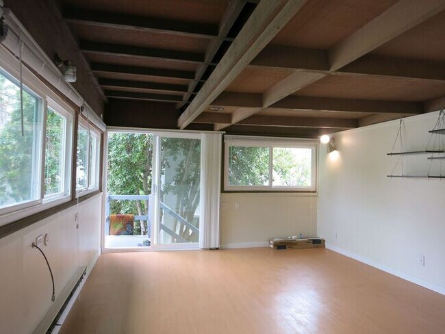Building Photo - 302 Kipling St