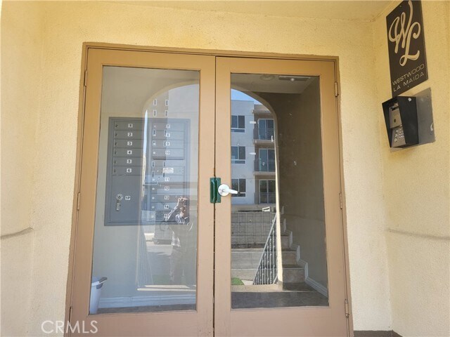 Foto del edificio - 11041 La Maida St