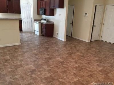 Foto del edificio - 8212 Pine Oak Rd