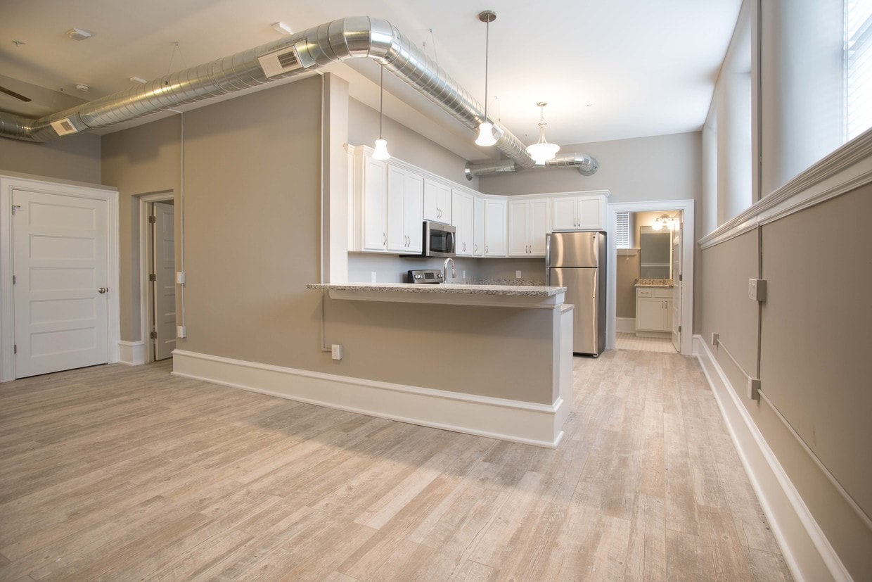 Foto principal - 2104 W 6th St