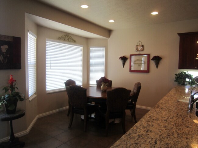 Building Photo - 948 Fox Hollow Dr