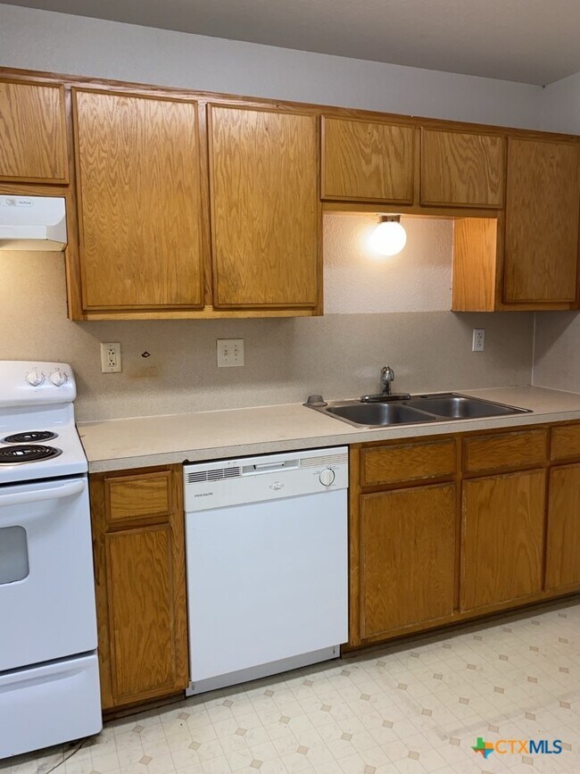 Foto del edificio - 3201 Hereford Ln