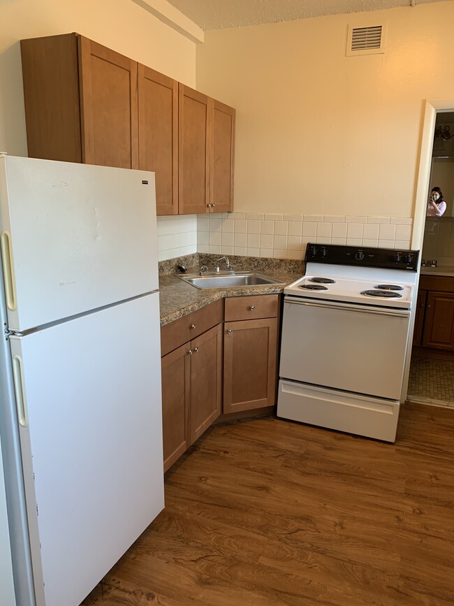 Fairmont Studio Kitchen ('05, 326 sq. ft) - The Fairmont & Monticello Apartments