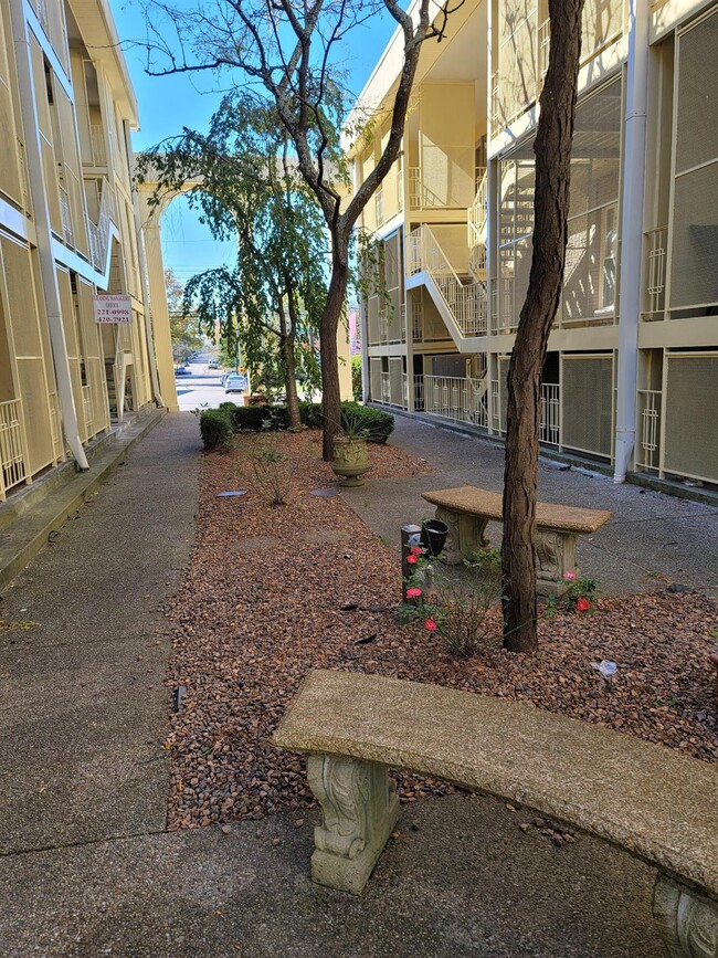 Foto del edificio - 521 E Main St