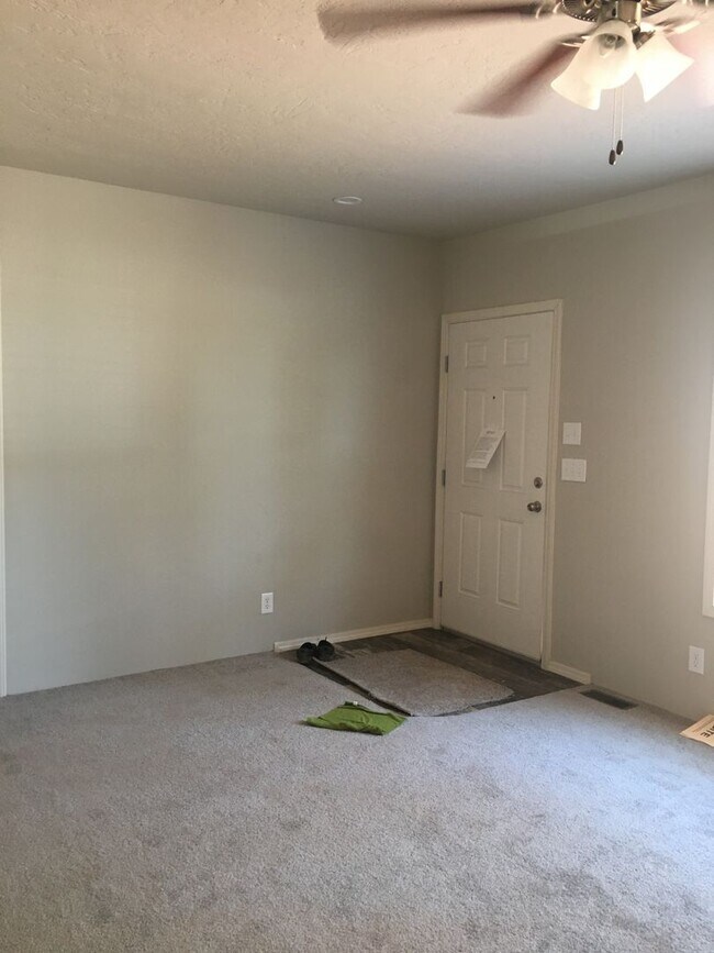 Foto del edificio - Convenient Location. 3 bed 2 bath, Lower M...