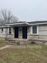 Building Photo - 489 Mellon St