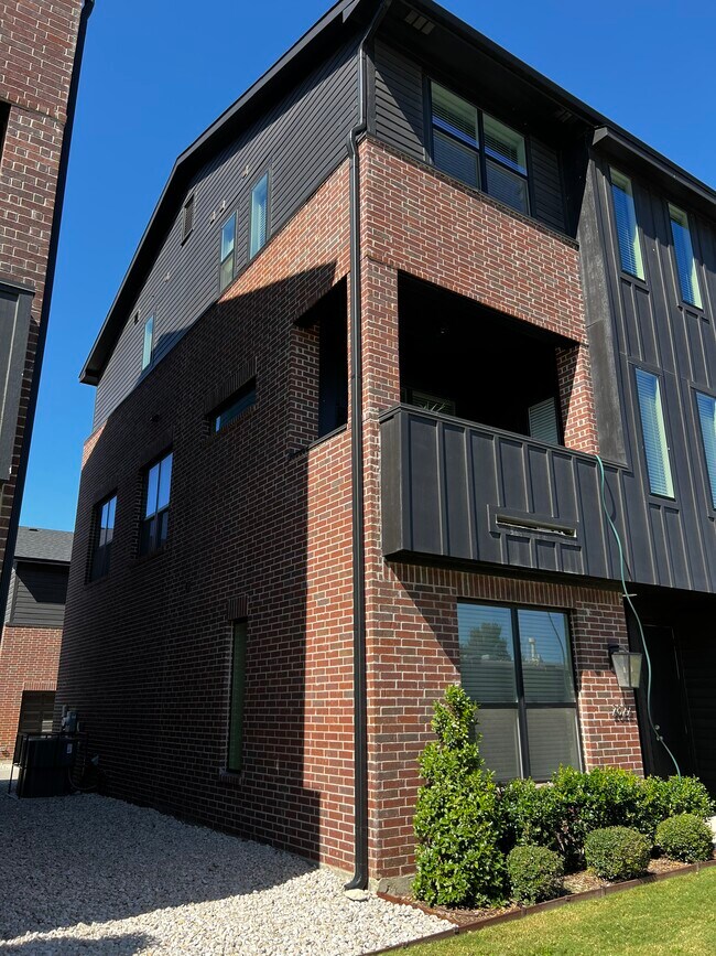 2822 Addison Park Ln, Fort Worth, TX 76110 Townhome Rentals in Fort