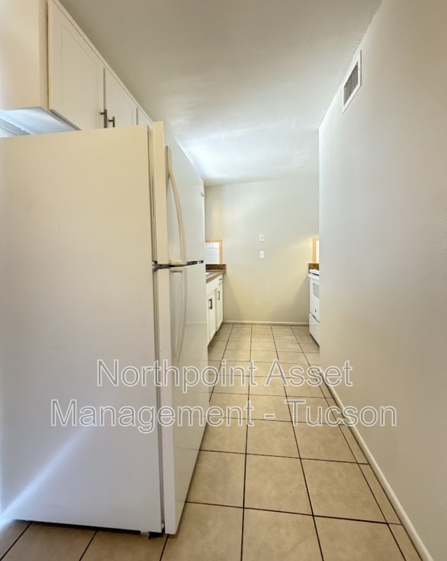 Building Photo - 1404 N Craycroft Rd