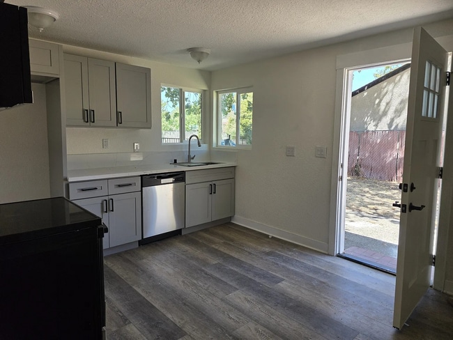 Foto del edificio - 3200 34th Ave