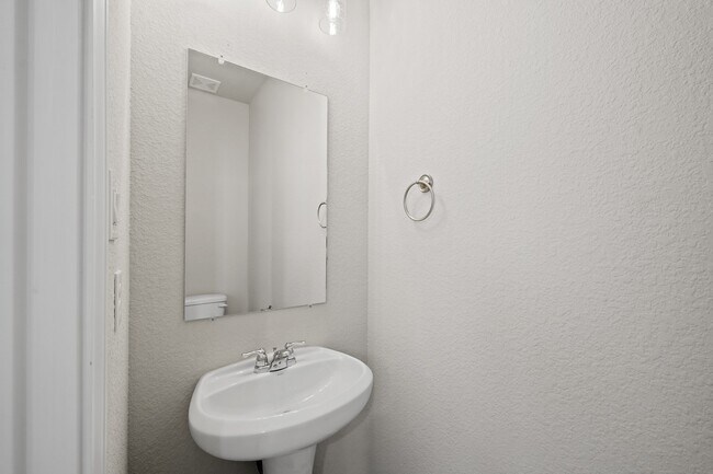 Building Photo - 831 Oakland Dr