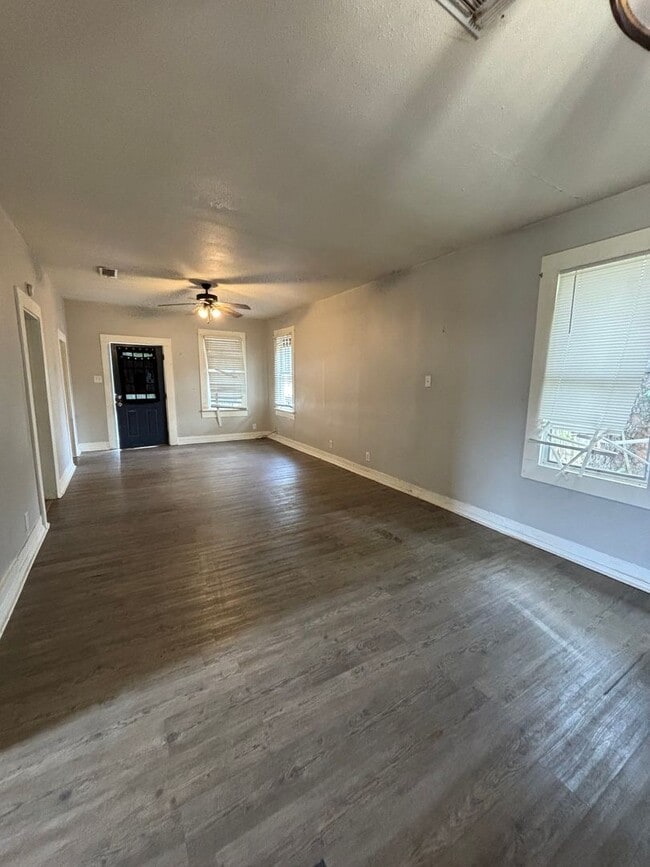 Building Photo - Cute 2 Bedroom Home in Bossier