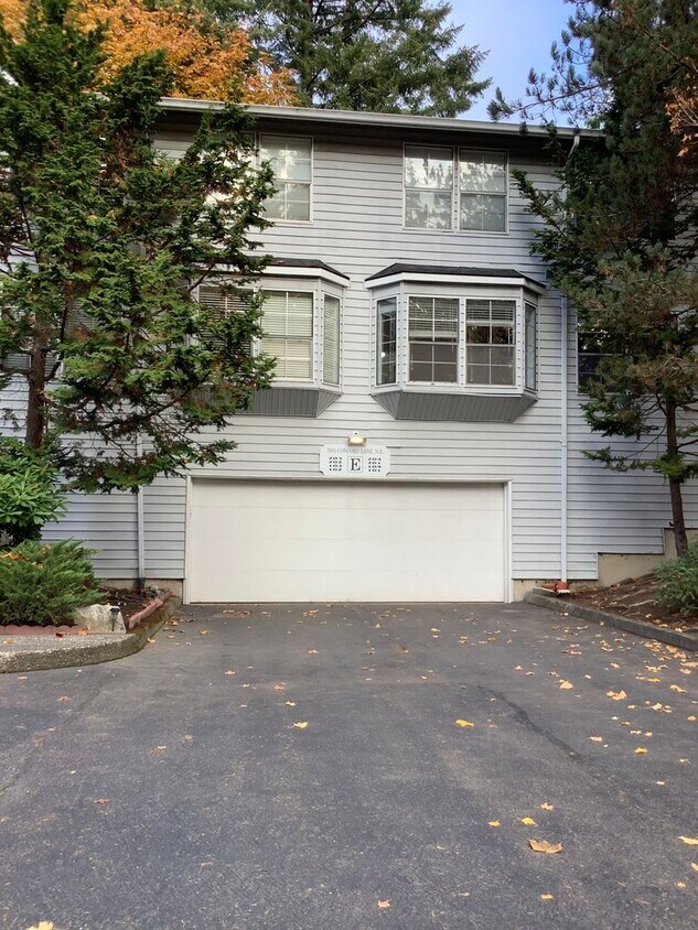 Primary Photo - CENTRAL EAST BREMERTON CONDO - 2BED 2BATH ...