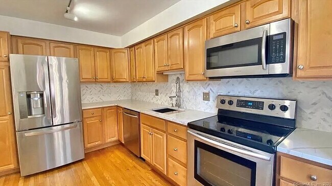 Foto del edificio - 102 Forest St