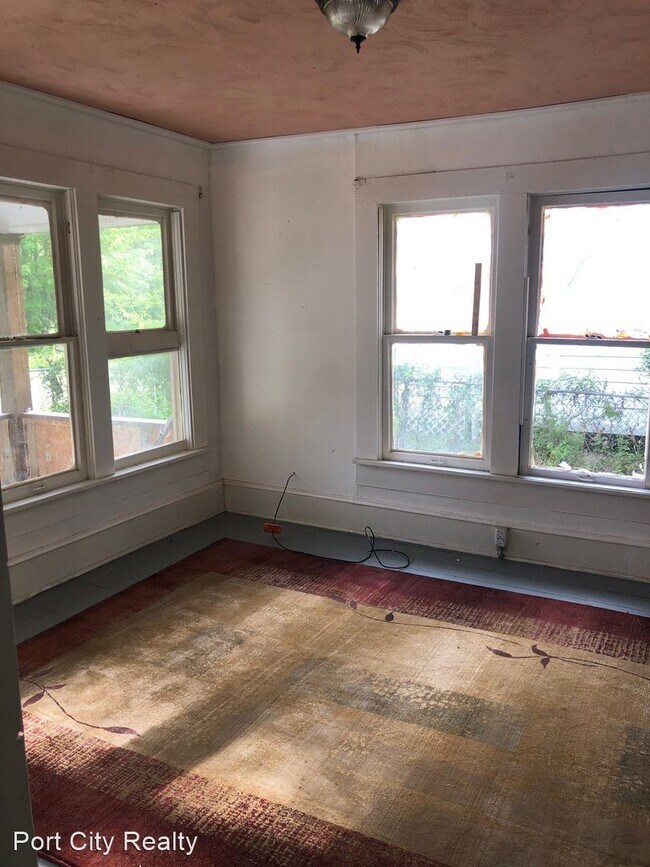 Foto del edificio - 2 br, 1 bath House - 351 E.79th St.