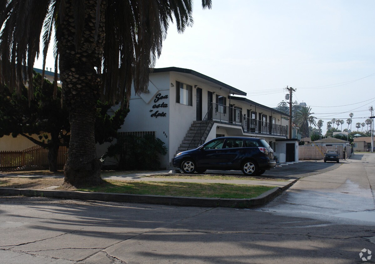 Building Photo - 835 Thomas Ave
