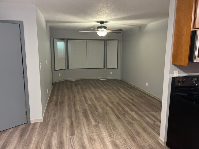 Sala de estar - 5401 W 25th St
