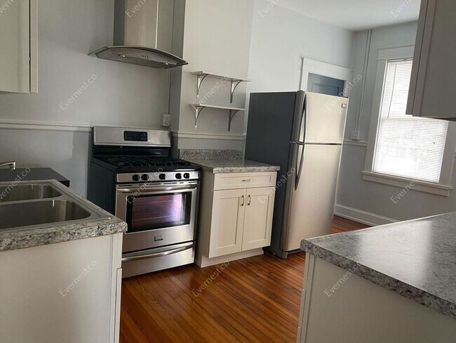 Building Photo - 2114 1/2 E Leigh St