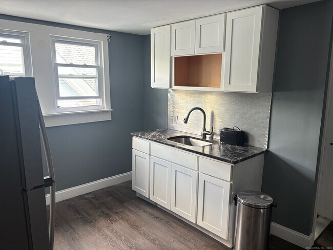 Foto del edificio - 319 Sherman Ave