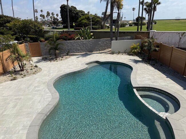 Foto del edificio - Gorgeous Fully Remodeled 5 Bedroom Home wi...