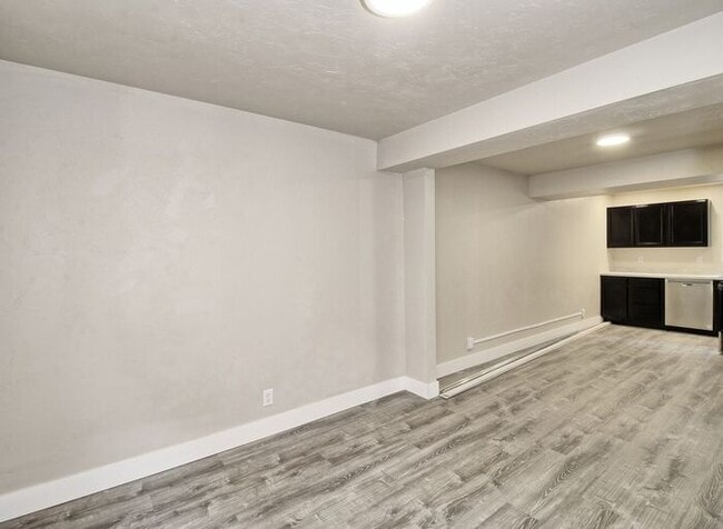 Building Photo - Nice 3 Bed 1 Bath Basement Apartment Close to Downtown GJ