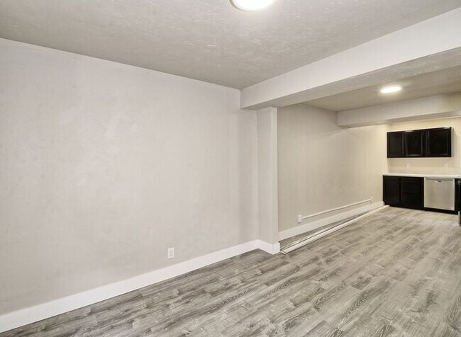 Foto del edificio - Nice 3 Bed 1 Bath Basement Apartment Close to Downtown GJ