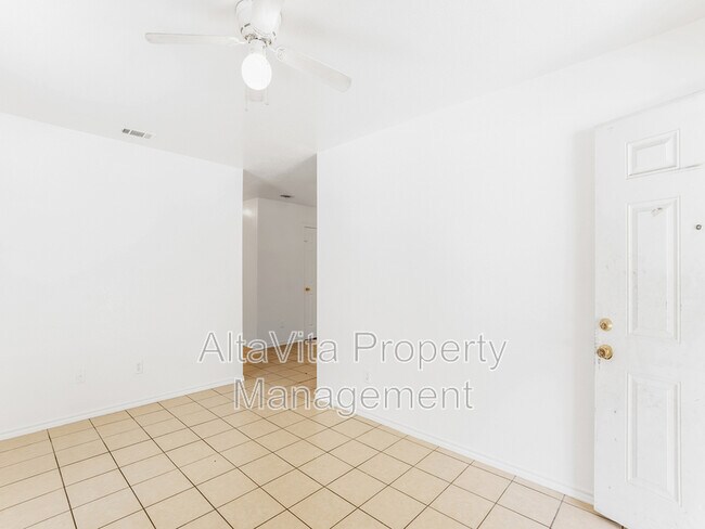 Foto del edificio - 313 Isbell Rd