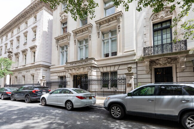 Building Photo - The Stuart Duncan Mansion
