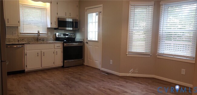 Building Photo - 7166 Full Rack Dr