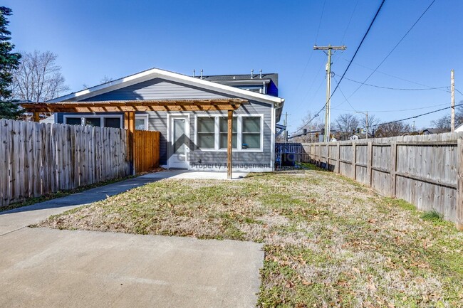 Building Photo - 628 Shelby Ave