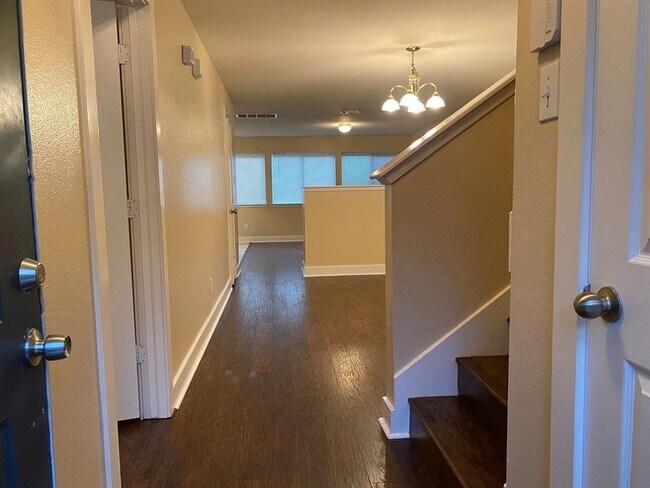 Building Photo - 5830 Silver Oak