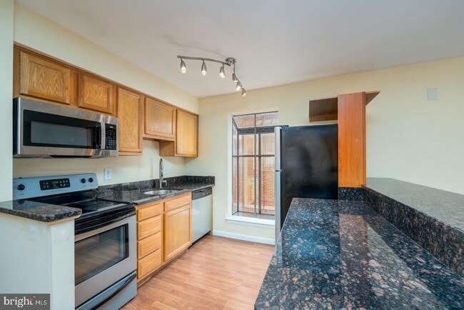 Building Photo - 35 Andrew Pl