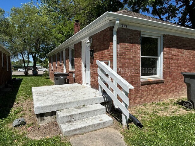 Foto del edificio - 932 N Leland Ave
