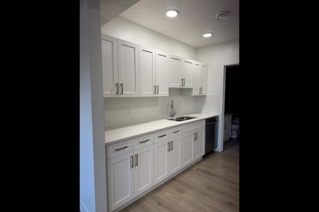 Building Photo - 293 Collicott Dr