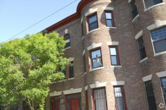 Building Photo - 533 Newbury St