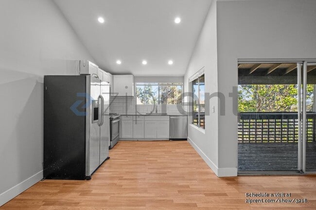 Building Photo - 355 Parkview Terrace