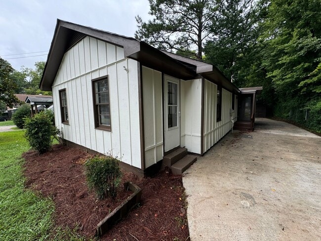 Building Photo - Nice 3/1 House in East Rome- $1,195